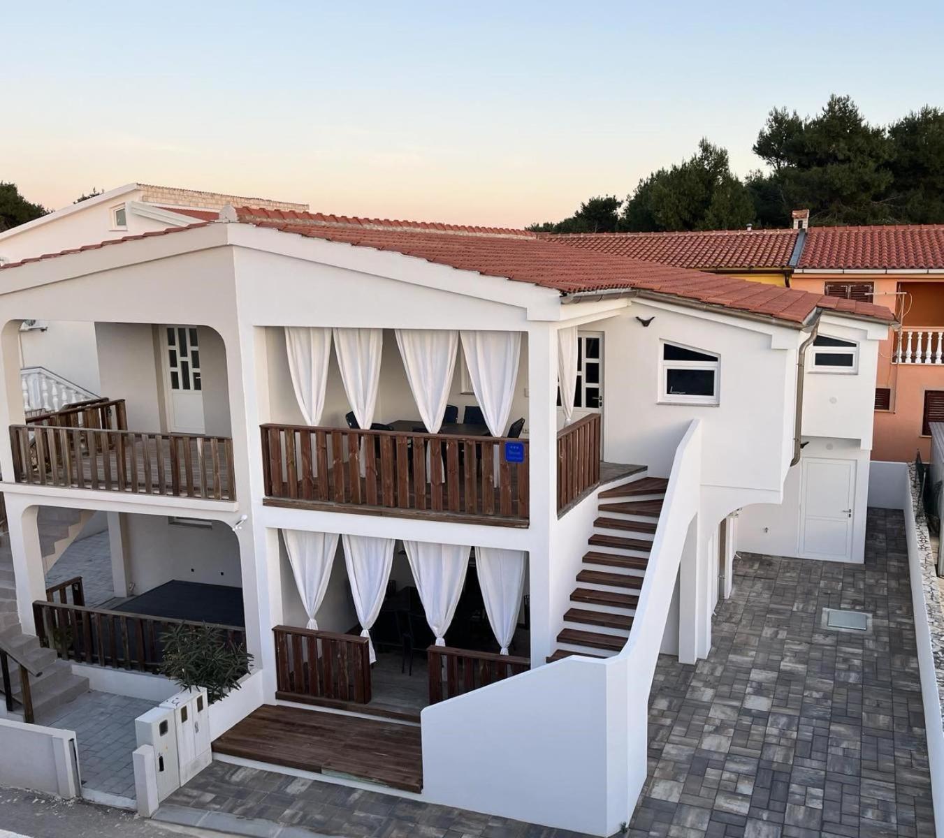 Sinisa Apartman Vir Exterior foto